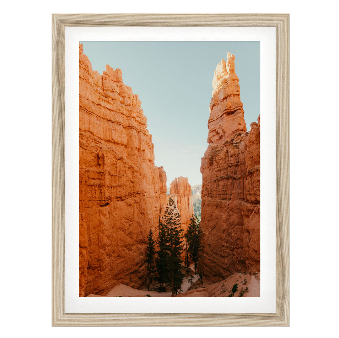 Hiking in Bryce Canyon, Utah – fine art print in a natural frame with white mat